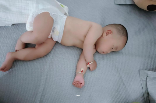 兴安盟怀孕多久会显肚子